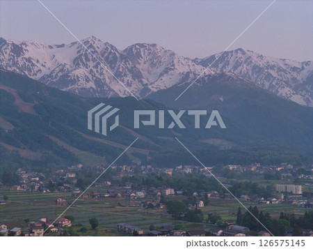 Early morning Hakuba Sanzan and fresh greenery in Hakuba Village, Nagano Prefecture (aerial shot by drone) Early morning Hakuba Sanzan and fresh greenery in Hakuba Village, Nagano Prefecture (aerial shot by drone) 126575145
