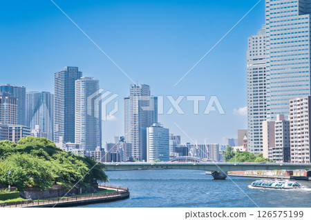 行駛於中央區隅田川的“東京”水上巴士“Hotaluna” 126575199