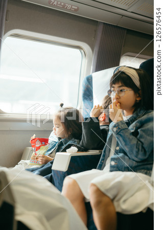 Children riding the Shinkansen 126576454