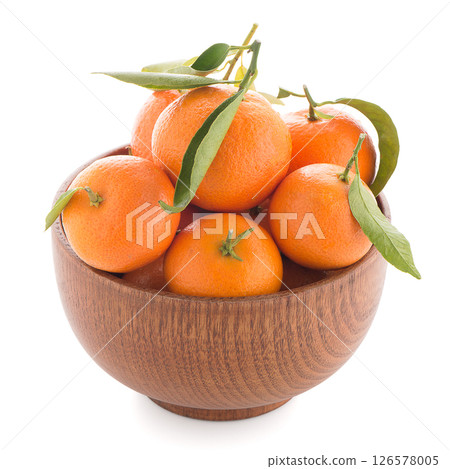 Tangerines on wooden  bowl 126578005