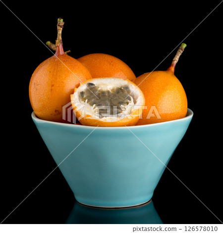 Passion fruit maracuja granadilla Passion fruit maracuja granadilla 126578010