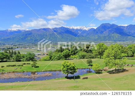 安zu野和五月的北阿爾卑斯山 126578155