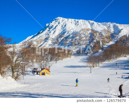 Snow-covered Mt. Sanbokojin with frost-covered trees on its peaks (Zao Onsen Ski Resort, Yamagata Prefecture) Snow-covered Mt. Sanbokojin with frost-covered trees on its peaks (Zao Onsen Ski Resort, Yamagata Prefecture) 126579870