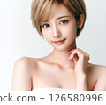 白色抹胸的美麗女人 126580996