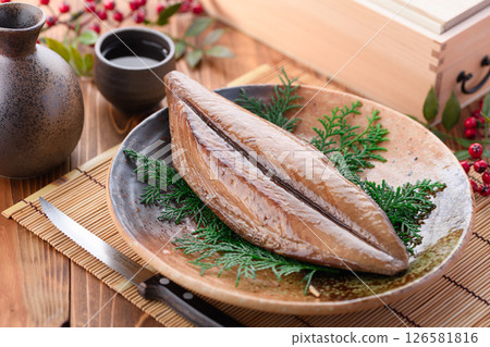 Dried bonito (katsuo no namaribushi) Dried bonito (katsuo no namaribushi) 126581816