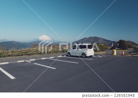 Mount Fuji and Lake Ashi as seen from the parking lot of Mount Daikanzan in Kanagawa Prefecture 126581948