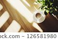桌上的咖啡和觀葉植物 126581980