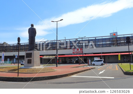 Scenery of the south exit of Nakatsu Station on the Nippo Main Line (Nakatsu City, Oita Prefecture) Scenery of the south exit of Nakatsu Station on the Nippo Main Line (Nakatsu City, Oita Prefecture) 126583026