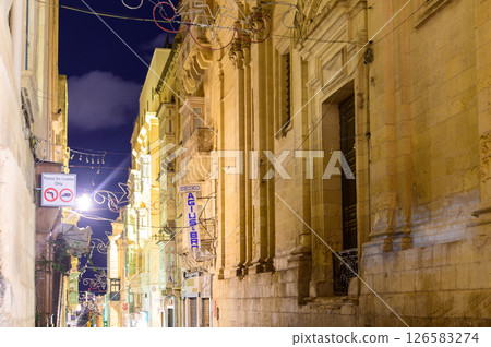 Beautiful night view of Malta's Old Town 126583274