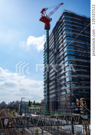 鐵路沿線公寓建設正在進行 126583522