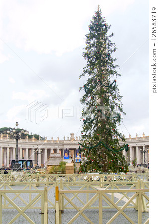 A beautiful view of St. Peter's Square in the Vatican A beautiful view of St. Peter's Square in the Vatican 126583719