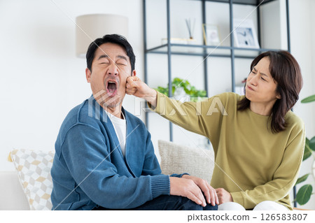 Middle-aged couple quarreling 126583807