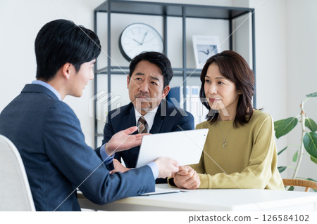 中年夫婦諮詢顧問 126584102