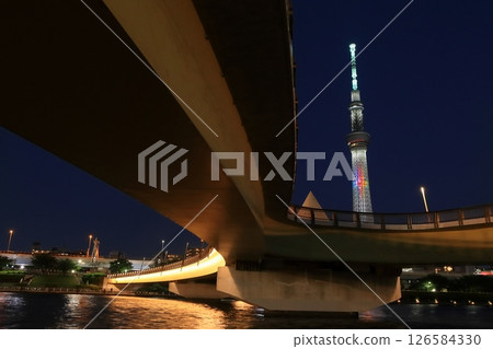 Illuminated Tokyo Skytree and Sakurabashi Bridge 126584330