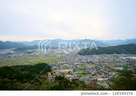 The view from the hiking trail of the Mukaiyama mountain range 126584359