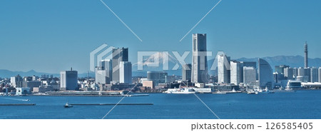 Winter: Clear skies over Yokohama Port, Mount Fuji seen through Minato Mirai Winter: Clear skies over Yokohama Port, Mount Fuji seen through Minato Mirai 126585405