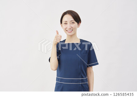 女美護士好兆頭白色背景 126585435