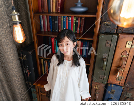 可愛的女孩畫像 126585848