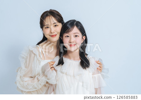 Mother and daughter portrait 126585883