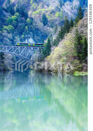 Tadami Line Train crossing the fresh green Daiichi Tadami River Bridge (Mishima Town, Fukushima Prefecture, late April) Tadami Line Train crossing the fresh green Daiichi Tadami River Bridge (Mishima Town, Fukushima Prefecture, late April) 126586309