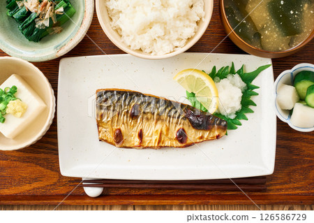 Set meal of grilled mackerel 126586729