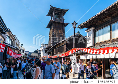 【埼玉縣】時之鐘是川越的象徵,矗立在倉庫林立的街道上 【埼玉縣】時之鐘是川越的象徵,矗立在倉庫林立的街道上 126586791