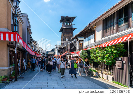 【埼玉縣】時之鐘是川越的象徵,矗立在倉庫林立的街道上 【埼玉縣】時之鐘是川越的象徵,矗立在倉庫林立的街道上 126586798