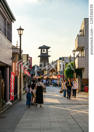 【埼玉縣】時之鐘是川越的象徵，矗立在倉庫林立的街道上 126586836