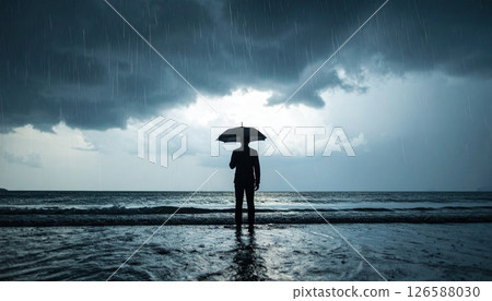 撐著傘站在雨中 126588030