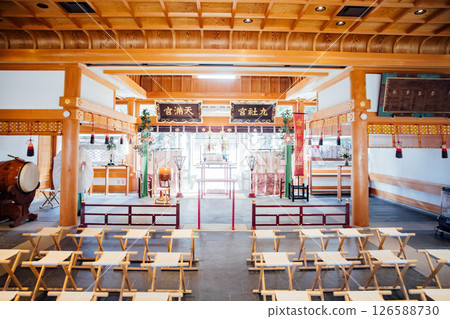 <Shichi-Go-San> Image of a prayer ceremony at a shrine <Shichi-Go-San> Image of a prayer ceremony at a shrine 126588730