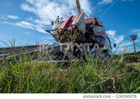 Unloading the combine from the truck 126590876