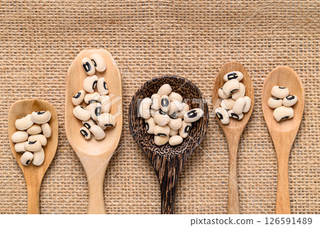 Black-eyed pea or cowpea in difference wooden spoon, Food ingredient, Top view Black-eyed pea or cowpea in difference wooden spoon, Food ingredient, Top view 126591489