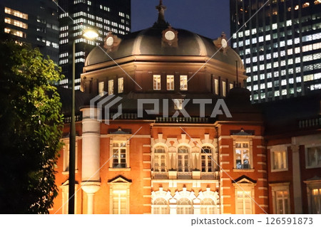 Tokyo Station exterior at night Tokyo Station exterior at night 126591873