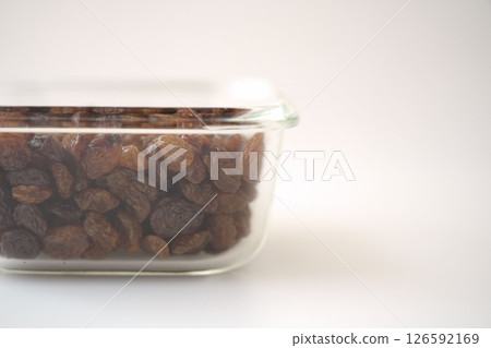Accentuate your cooking - Fruity Turkish Sultana Raisins 126592169