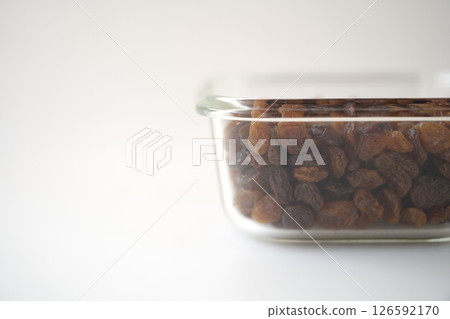 Accentuate your cooking - Fruity Turkish Sultana Raisins 126592170