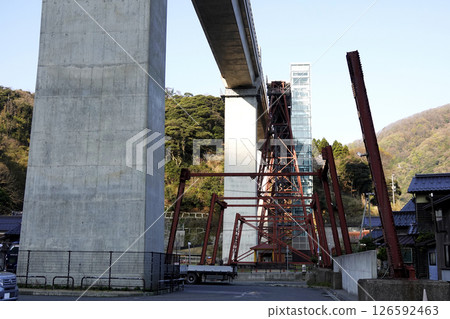 The newly completed concrete Yobu Bridge and the old bridge pier on display 126592463