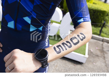 A man in his 40s running a marathon 126593498
