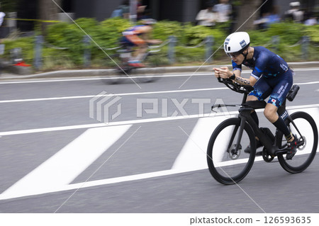 男子騎車 126593635