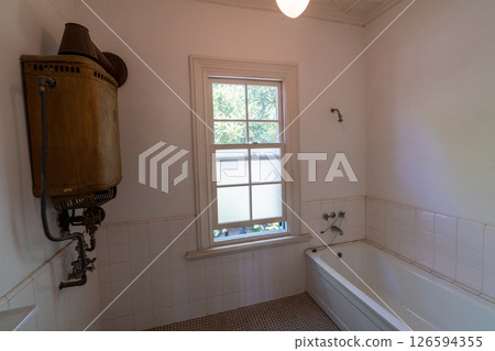 Scenery of Sorakuen in early summer. Bathroom 1 of the former Hassam House, a nationally designated important cultural property. Chuo Ward, Kobe City, Hyogo Prefecture. 126594355