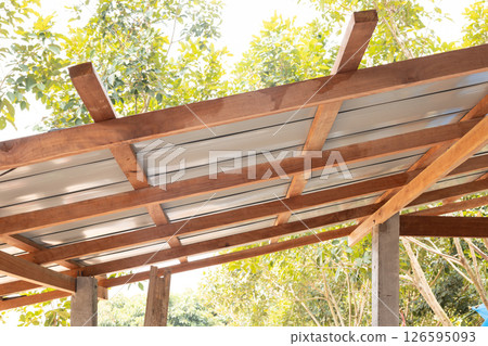 Roof under construction with metal sheet and wood structure. 126595093