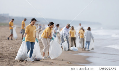 青年志工清理海灘 青年志工清理海灘 126595225