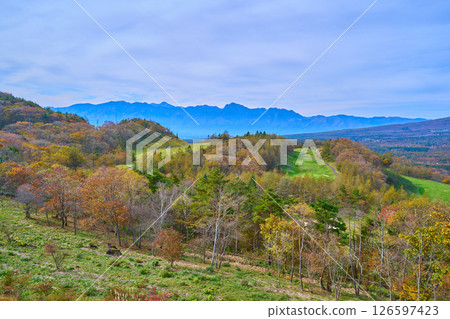 從長野縣南佐久郡平澤嶺（獅子岩八岳瞭望台）向西南眺望（南阿爾卑斯山、山梨縣北杜市等） 126597423