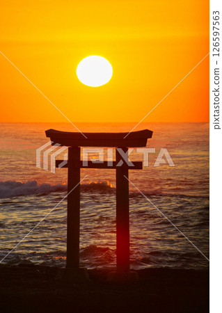 Climb the rising sun Climb the rising sun 126597563