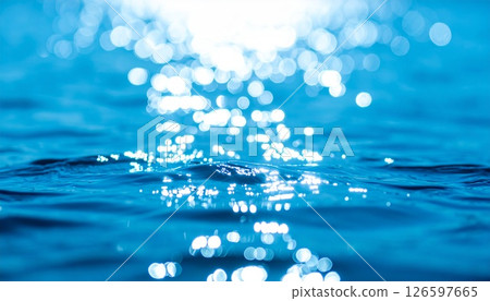 波光粼粼的水面 126597665