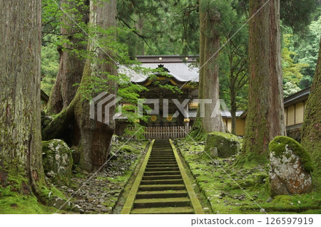 Eiheiji Temple gate 126597919