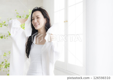Women who do hair care 126598310
