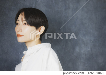 A woman with a white shirt 126599069