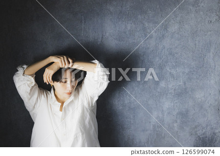 A woman with a white shirt 126599074