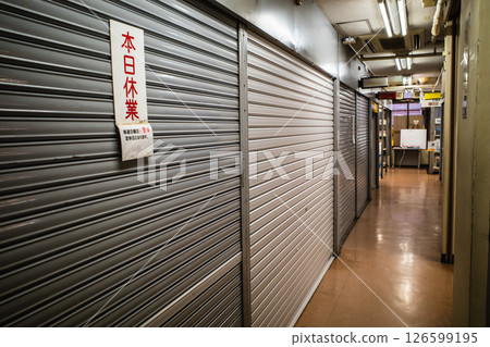 商店街關閉的景象 126599195