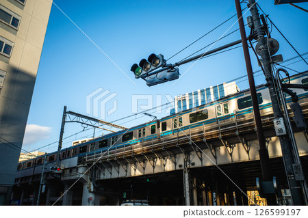 高架列車與藍天交叉口的風景 126599197